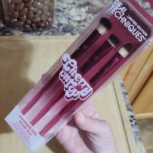 Real Techniques Cherry Red Brush Set